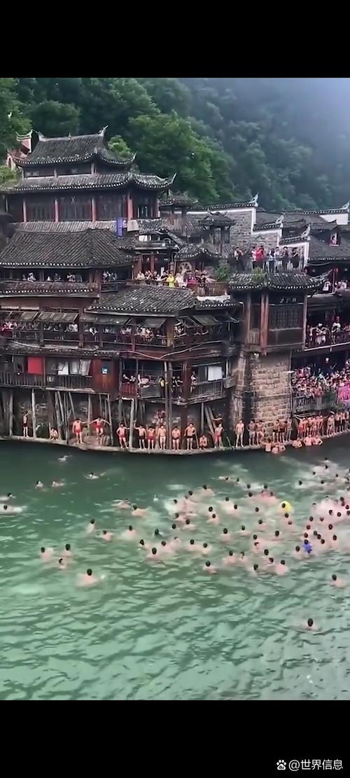 六台彩开奖特马和凤凰古城百人抢鸭子与凤凰古城百人抢鸭子是真的吗